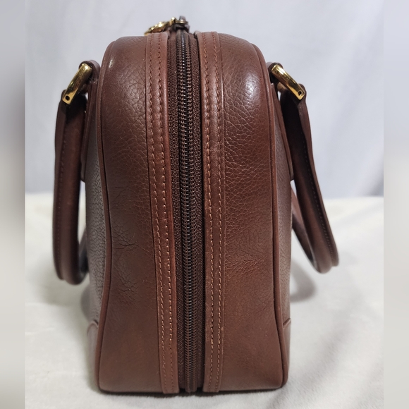 Gucci Square Boston handbag. Minor tarnishing on hardware. Wear under handles - Picture 4 of 16